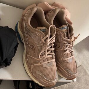 Saucony Women's pink/beige Athletic Shoes